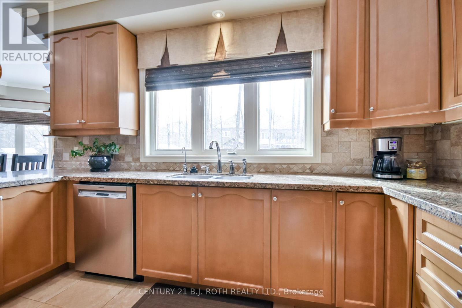 38 Camelot Square, Barrie (Innis-Shore), Ontario  L4M 0C3 - Photo 11 - S12779916