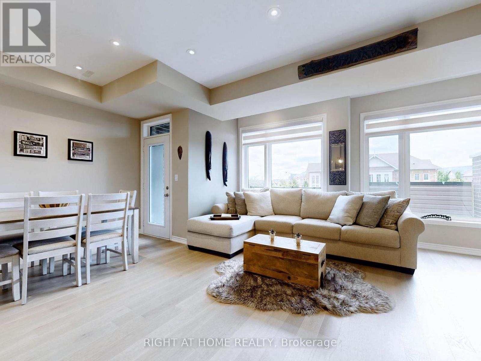 279 Moody Drive, Vaughan, Ontario  L4H 3N5 - Photo 4 - N12446726