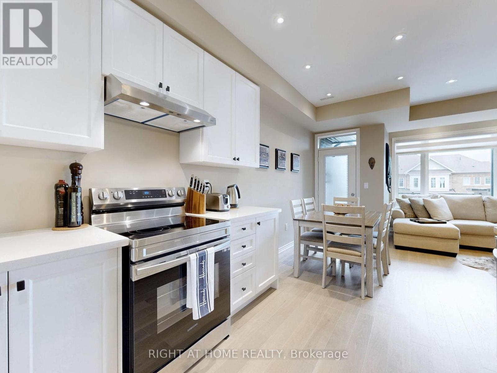 279 Moody Drive, Vaughan, Ontario  L4H 3N5 - Photo 13 - N12446726