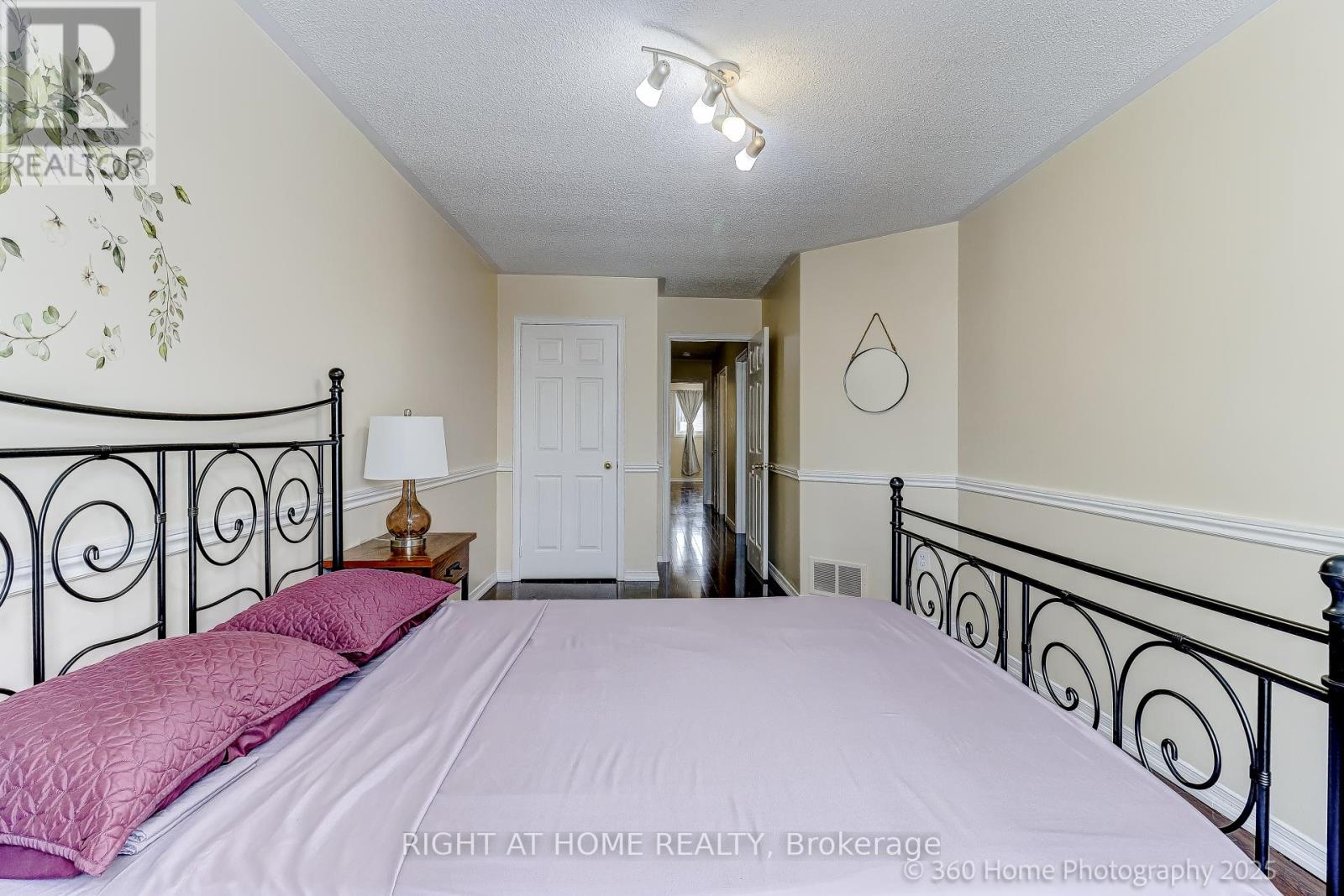 5502 Cosmic Crescent, Mississauga, Ontario  L4Z 3R9 - Photo 22 - W12773844