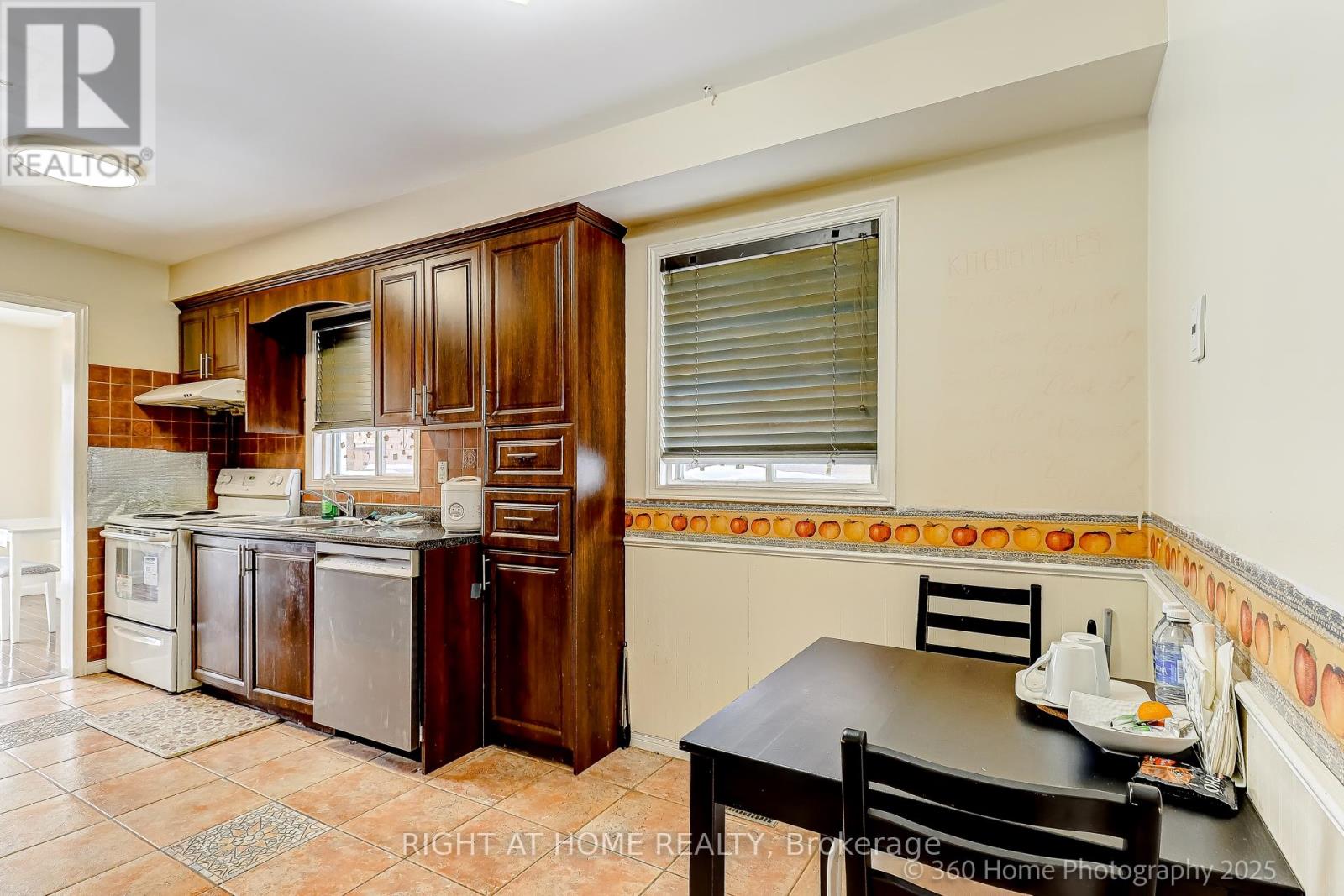 5502 Cosmic Crescent, Mississauga, Ontario  L4Z 3R9 - Photo 5 - W12773844