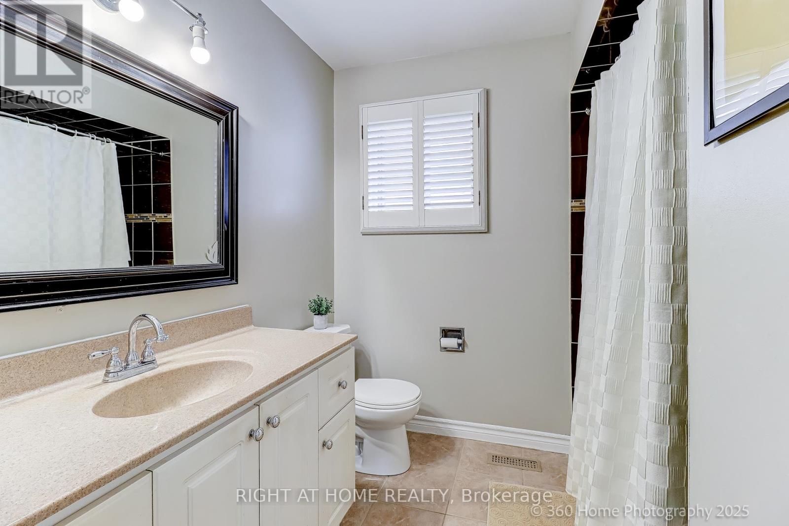 5502 Cosmic Crescent, Mississauga, Ontario  L4Z 3R9 - Photo 19 - W12773844