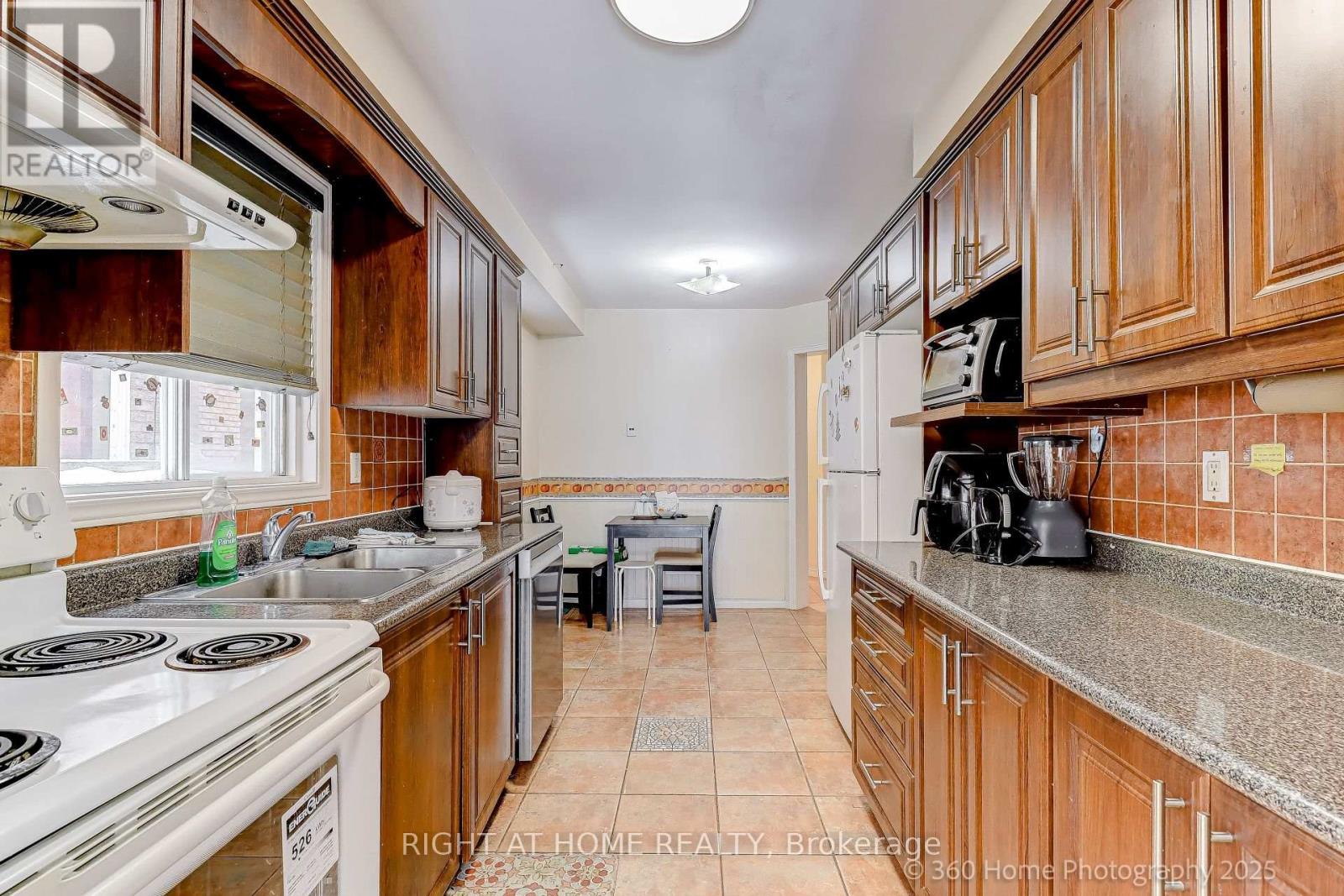 5502 Cosmic Crescent, Mississauga, Ontario  L4Z 3R9 - Photo 8 - W12773844