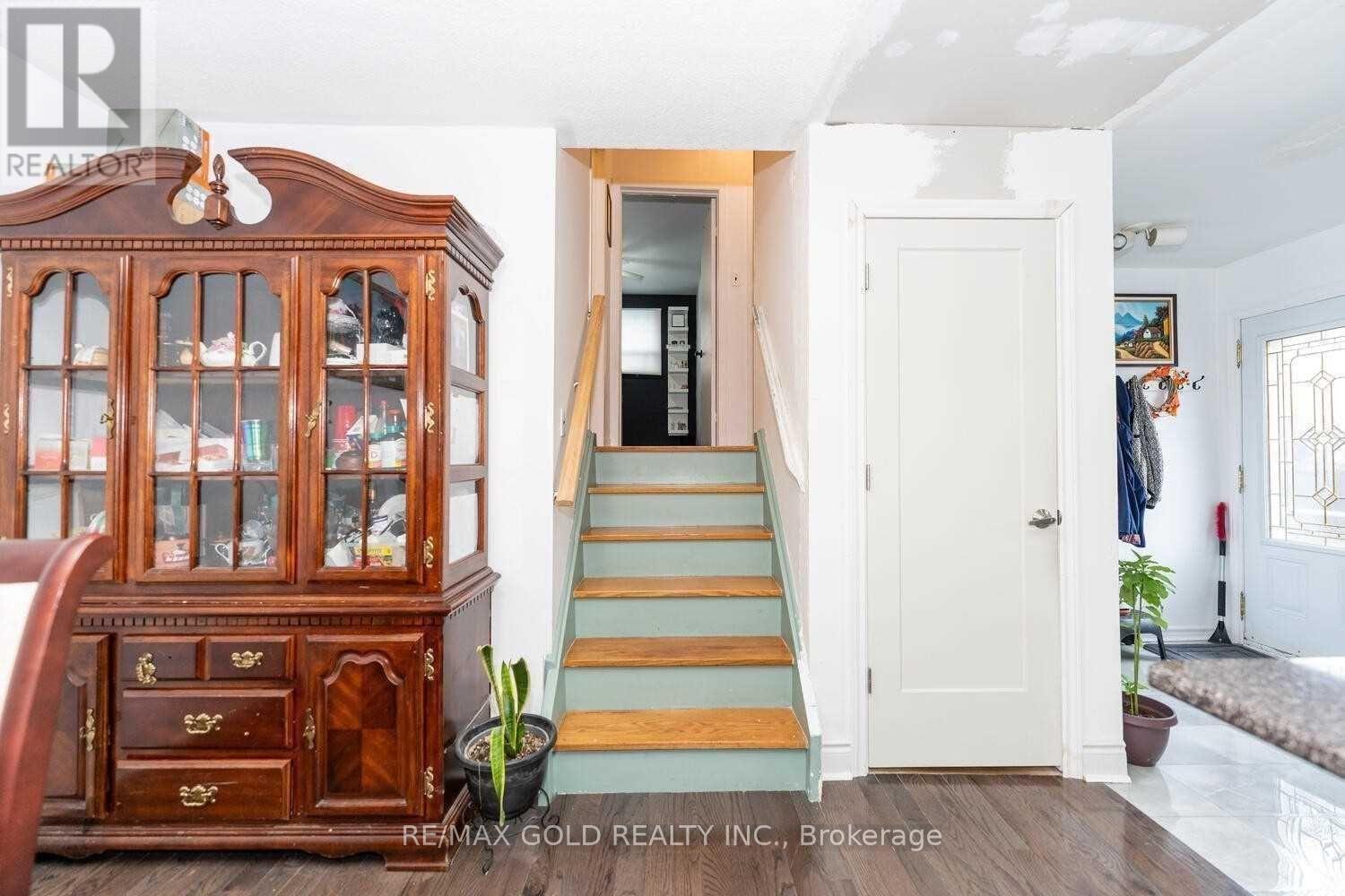 63 Newstead Crescent, Brampton, Ontario  L6V 2A8 - Photo 10 - W12779764