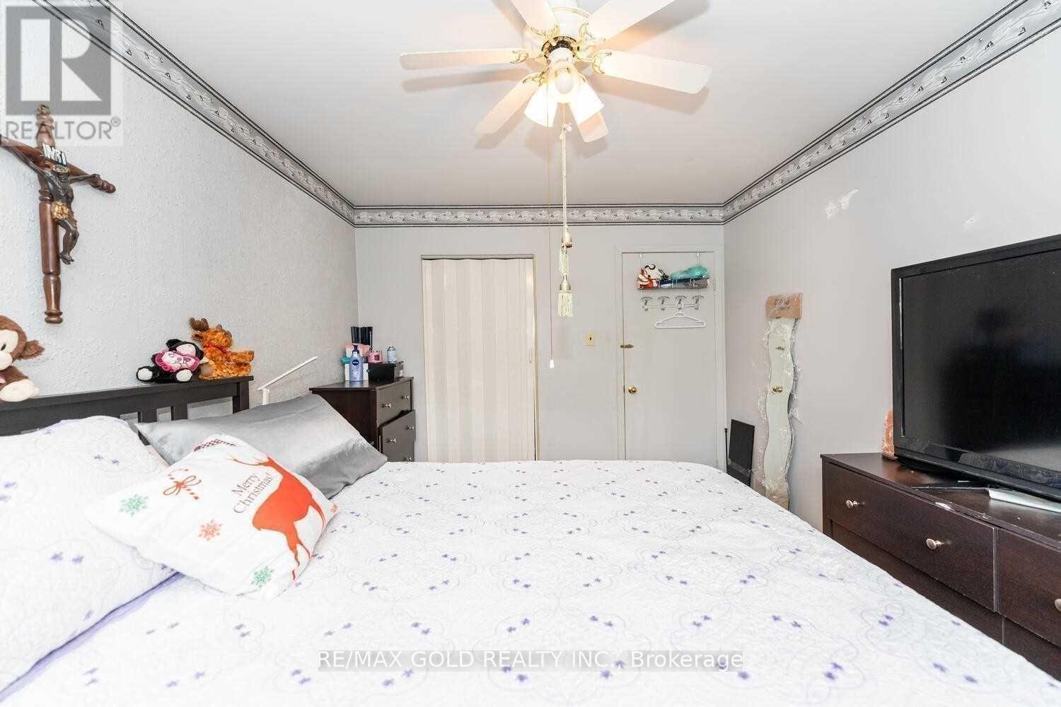 63 Newstead Crescent, Brampton, Ontario  L6V 2A8 - Photo 12 - W12779764