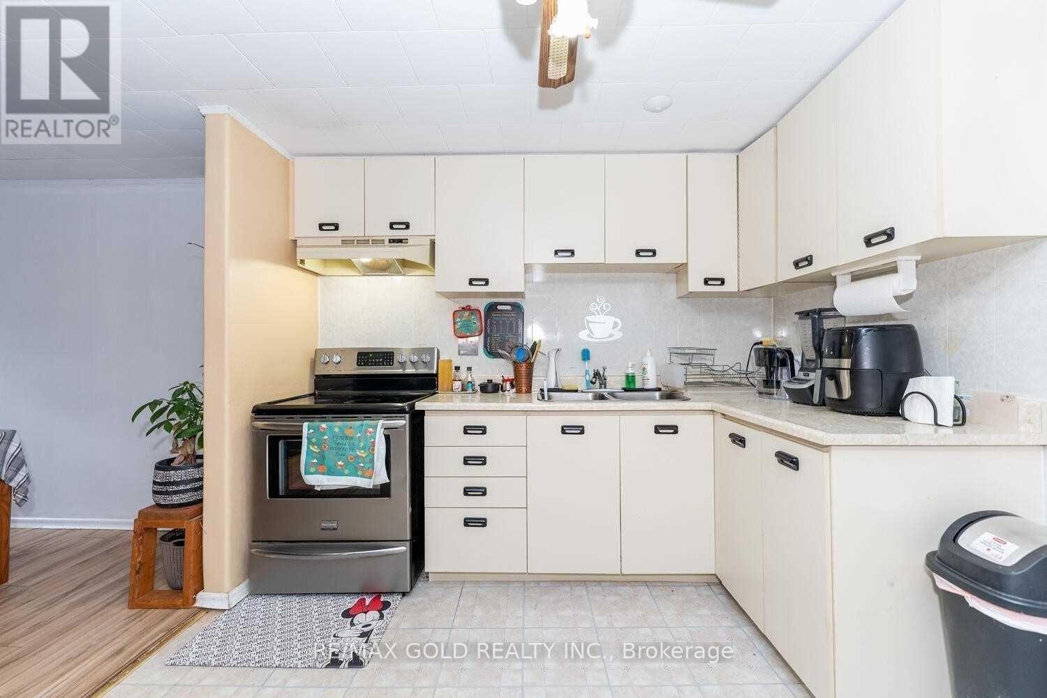 63 Newstead Crescent, Brampton, Ontario  L6V 2A8 - Photo 17 - W12779764