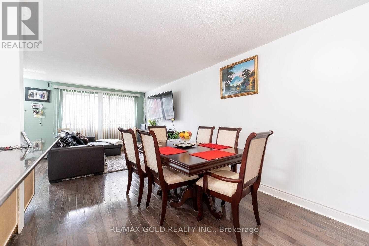 63 Newstead Crescent, Brampton, Ontario  L6V 2A8 - Photo 8 - W12779764