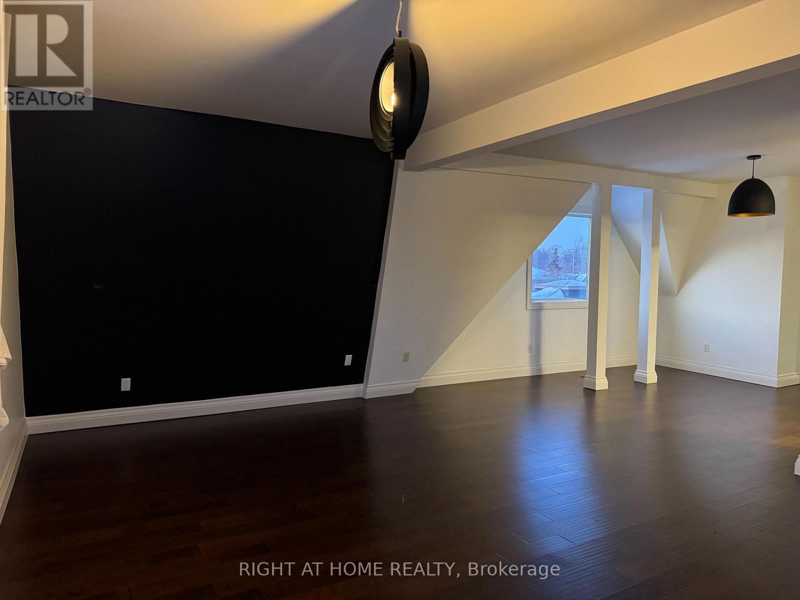 1090 Westmount Avenue, Mississauga, Ontario  L5E 1X7 - Photo 19 - W12779796