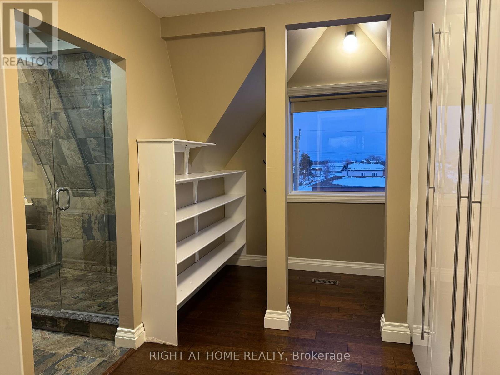 1090 Westmount Avenue, Mississauga, Ontario  L5E 1X7 - Photo 20 - W12779796