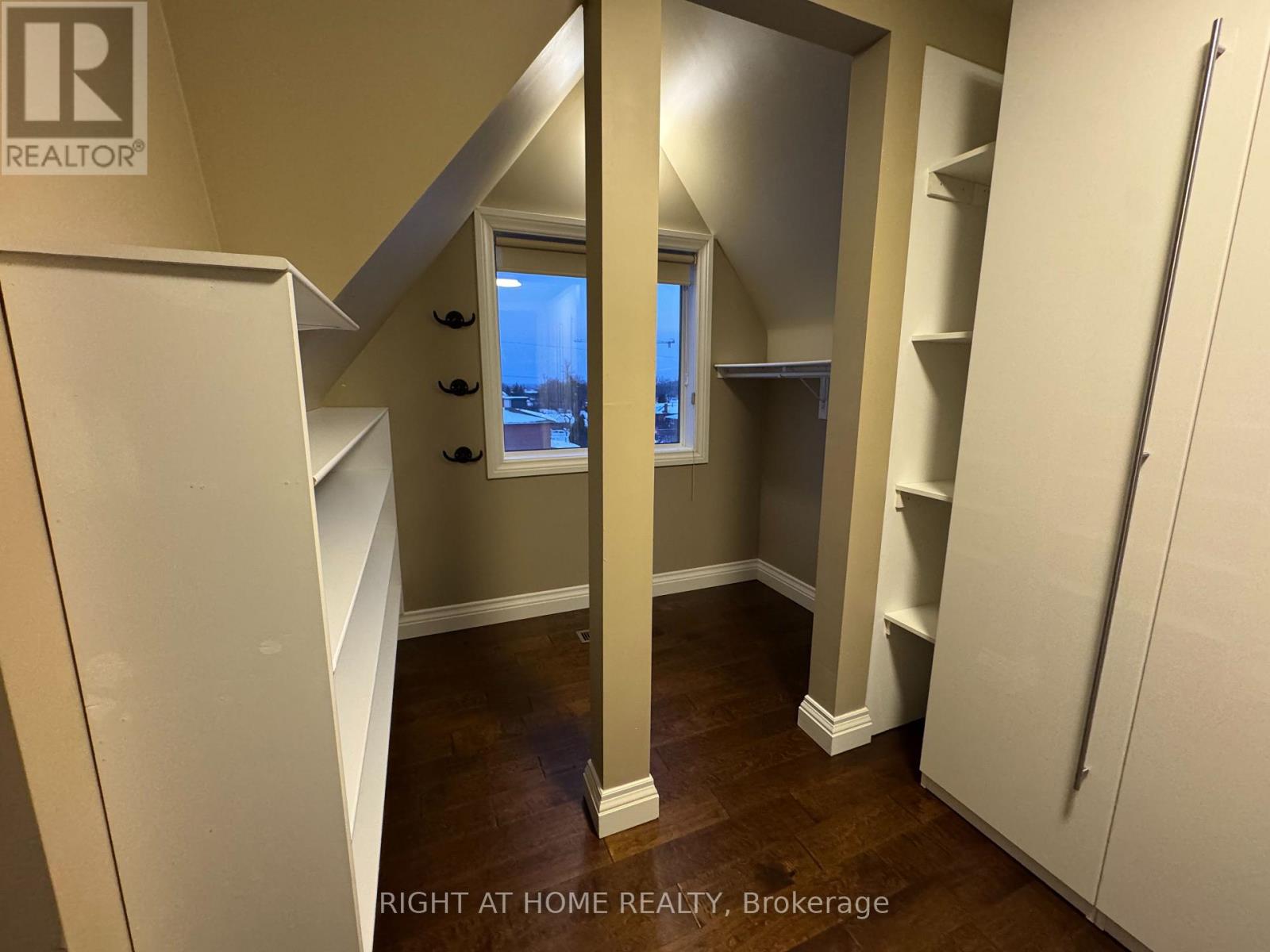 1090 Westmount Avenue, Mississauga, Ontario  L5E 1X7 - Photo 21 - W12779796