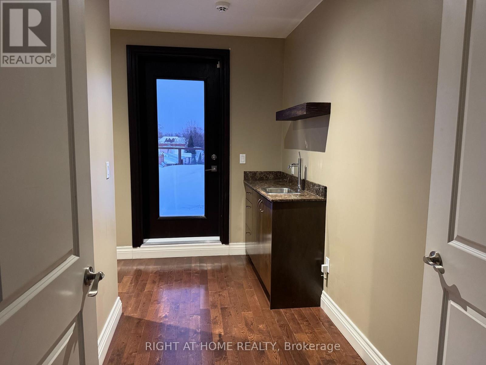 1090 Westmount Avenue, Mississauga, Ontario  L5E 1X7 - Photo 27 - W12779796