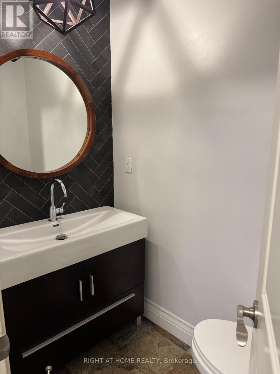 1090 Westmount Avenue, Mississauga, Ontario  L5E 1X7 - Photo 31 - W12779796