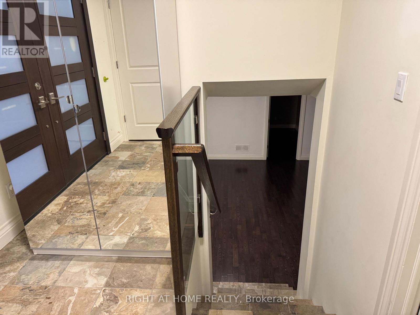 1090 Westmount Avenue, Mississauga, Ontario  L5E 1X7 - Photo 32 - W12779796