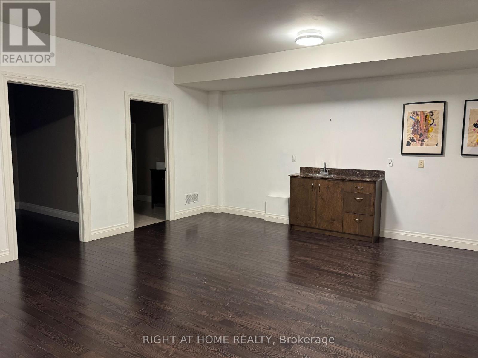 1090 Westmount Avenue, Mississauga, Ontario  L5E 1X7 - Photo 33 - W12779796