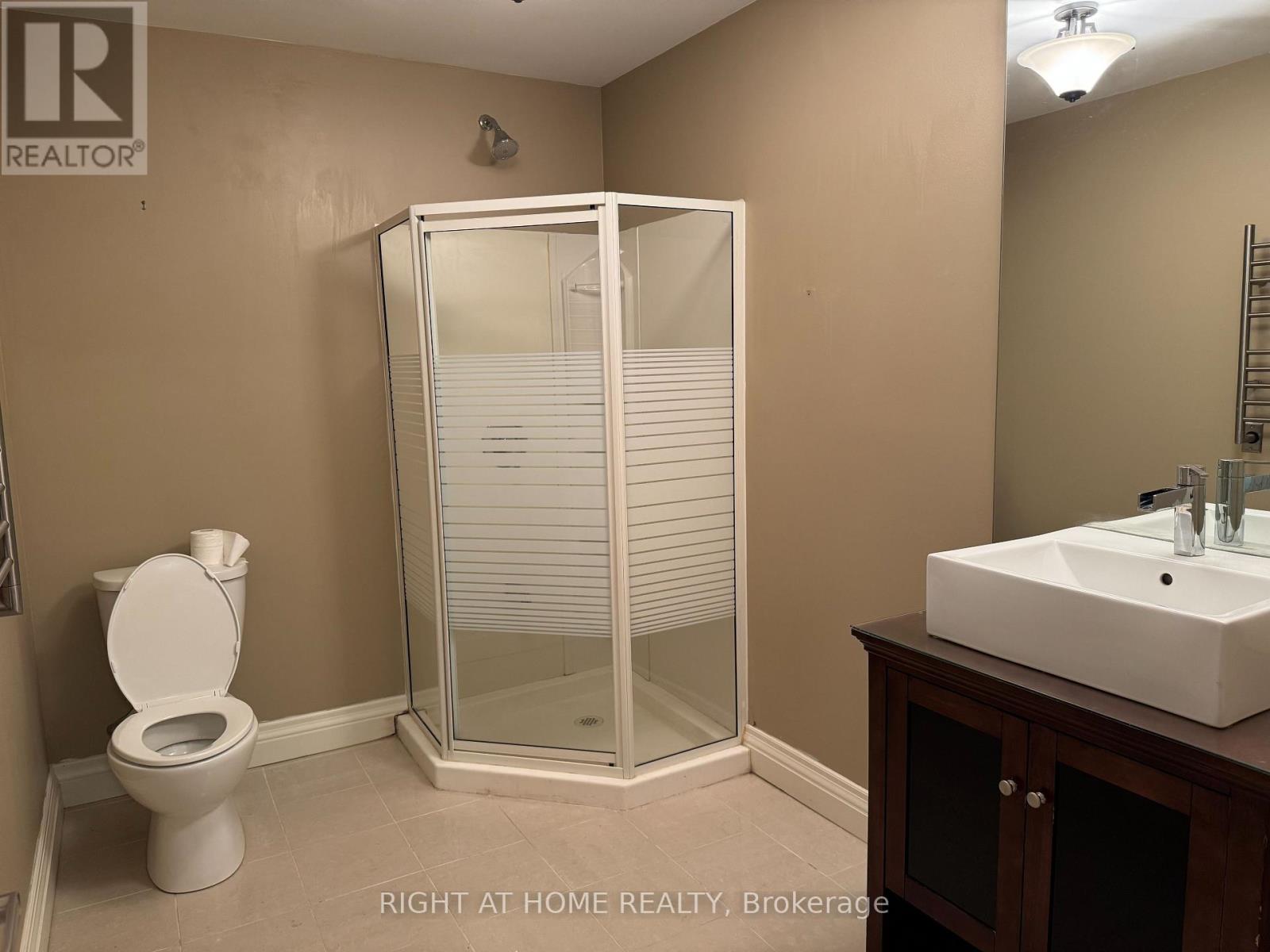 1090 Westmount Avenue, Mississauga, Ontario  L5E 1X7 - Photo 36 - W12779796