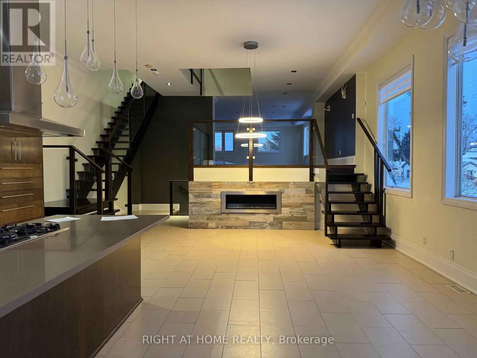 1090 Westmount Avenue, Mississauga, Ontario  L5E 1X7 - Photo 38 - W12779796