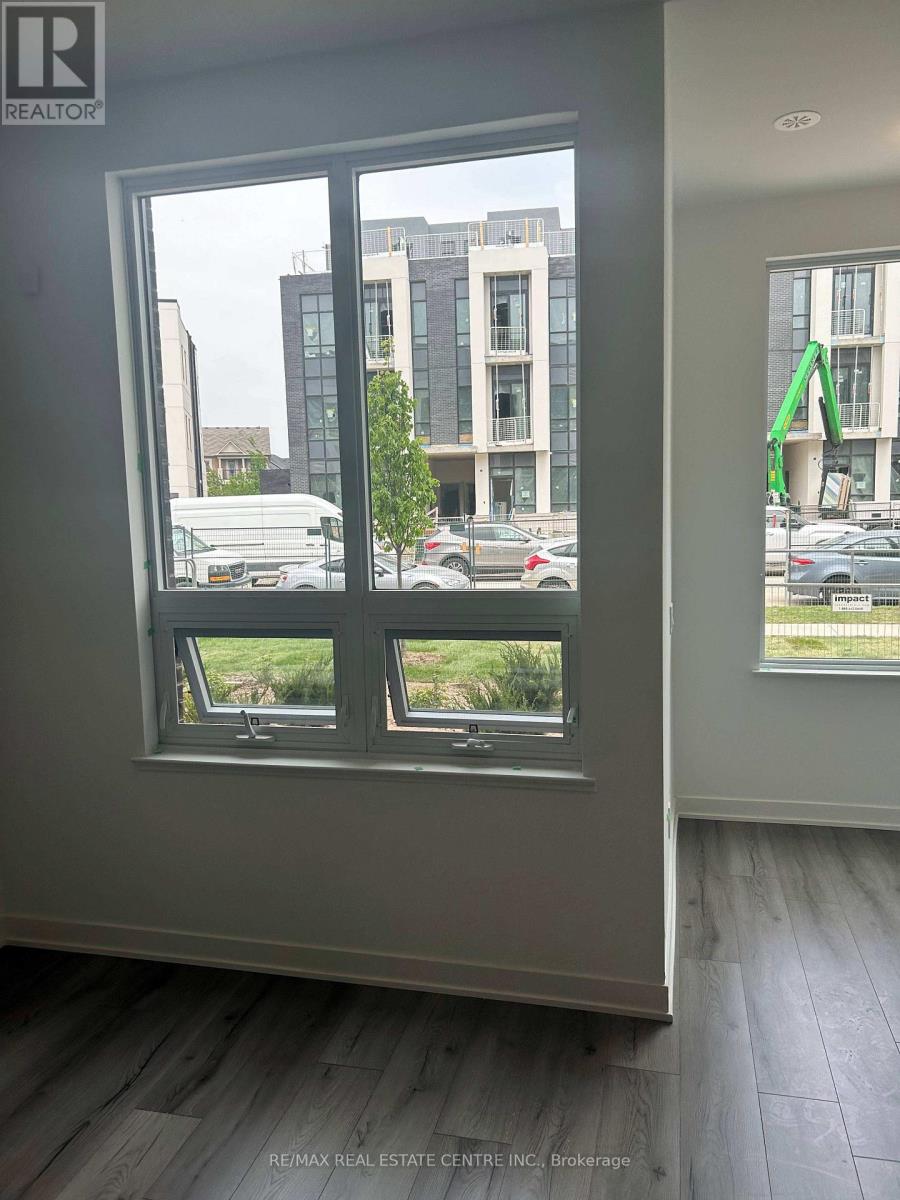 3020 Trailside Dr Drive Ne, Oakville, Ontario  L6M 4M2 - Photo 3 - W12779860