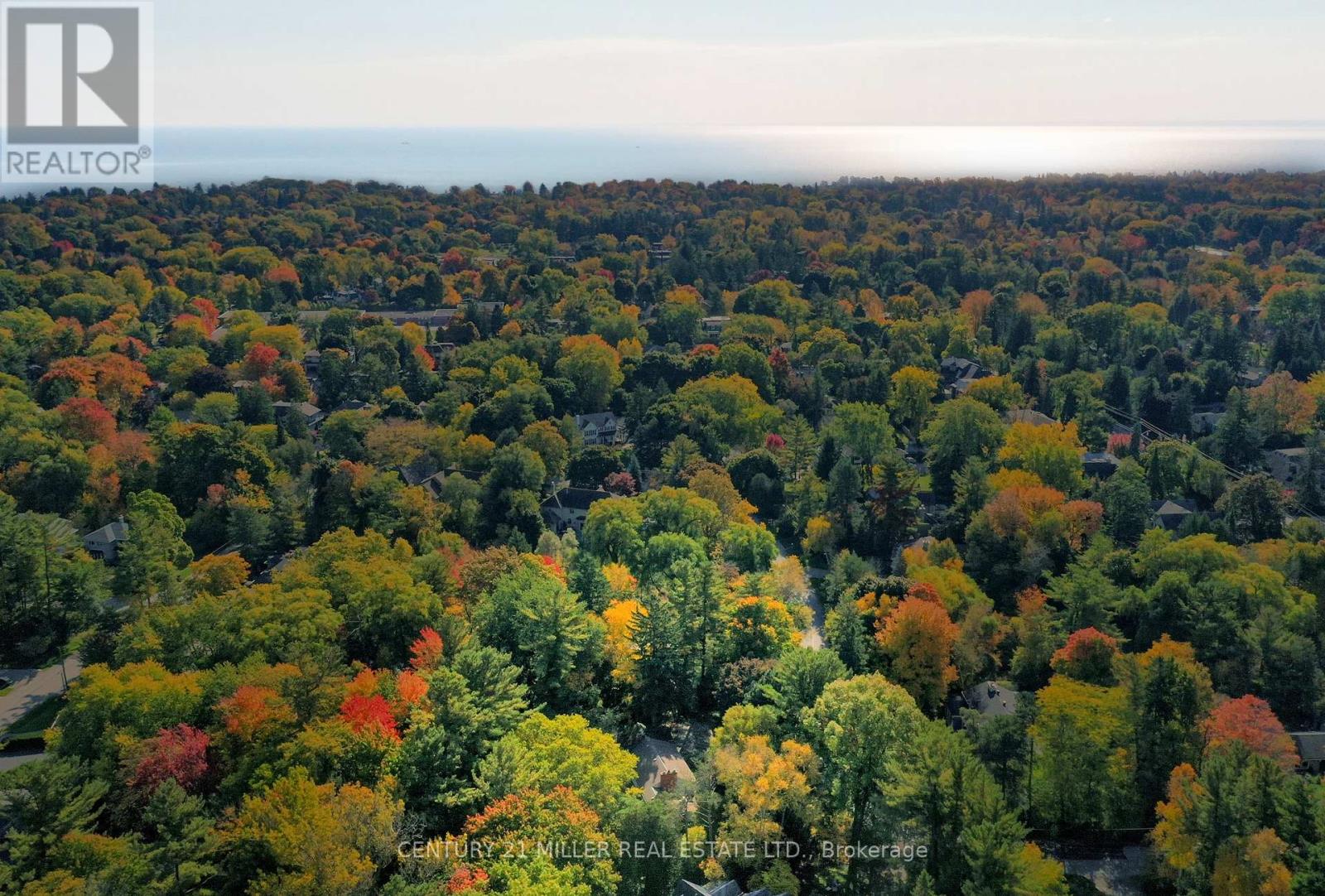 1296 Cumnock Crescent, Oakville, Ontario  L6J 2N7 - Photo 2 - W12779900