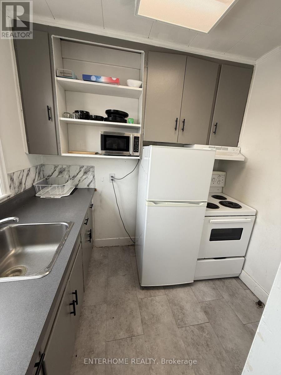 6 - 51 Queen East Street S, Brampton, Ontario  L6W 3P1 - Photo 2 - W12779910