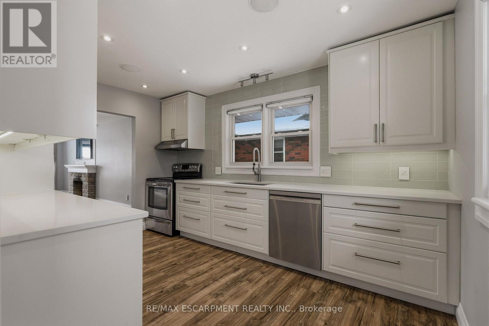 20 Shirley Street, Hamilton, Ontario  L9H 4S3 - Photo 6 - X12779770