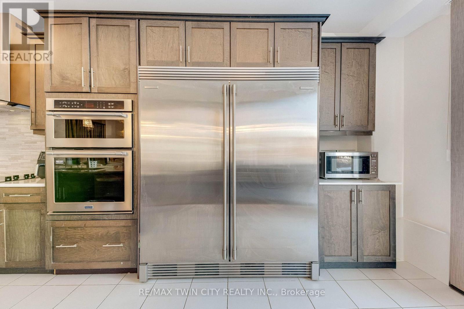 342 Seabrook Drive, Kitchener, Ontario  N2R 0L8 - Photo 11 - X12779974