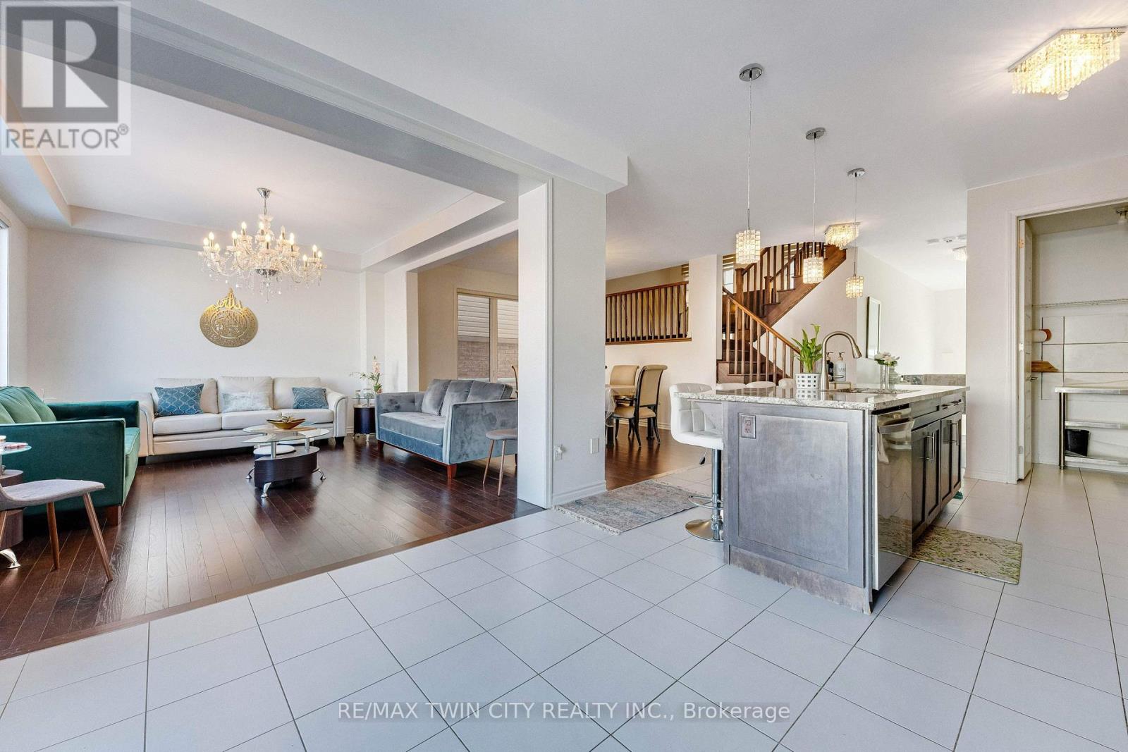 342 Seabrook Drive, Kitchener, Ontario  N2R 0L8 - Photo 12 - X12779974