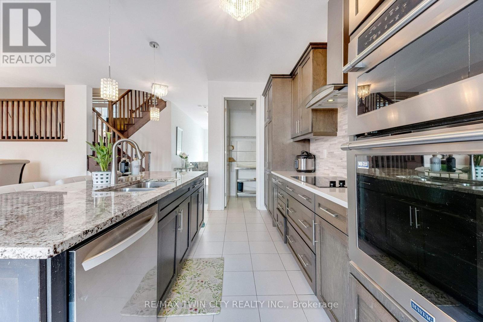 342 Seabrook Drive, Kitchener, Ontario  N2R 0L8 - Photo 13 - X12779974