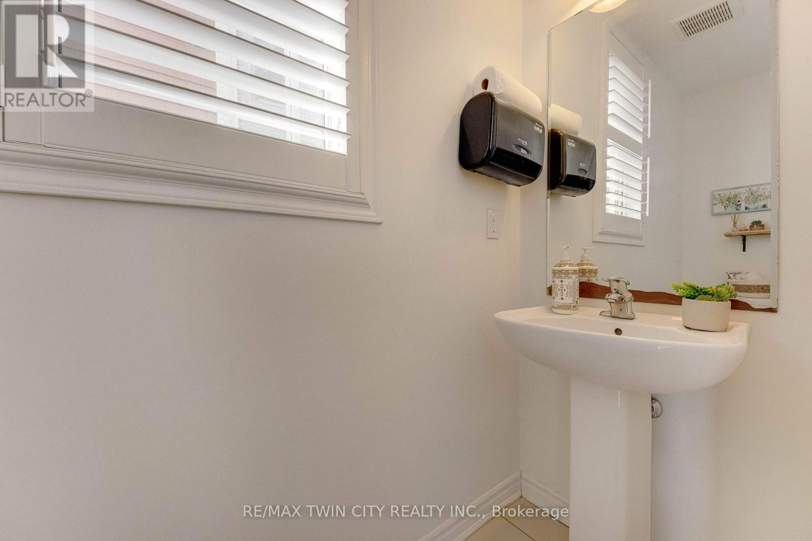 342 Seabrook Drive, Kitchener, Ontario  N2R 0L8 - Photo 17 - X12779974