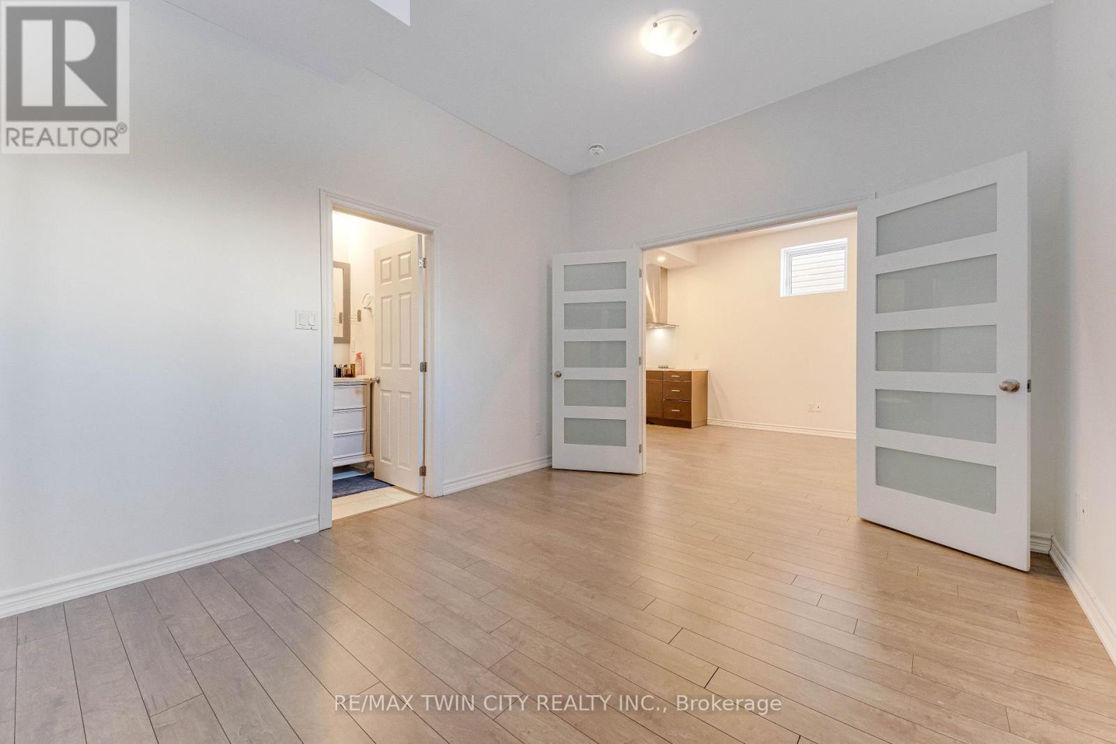 342 Seabrook Drive, Kitchener, Ontario  N2R 0L8 - Photo 38 - X12779974