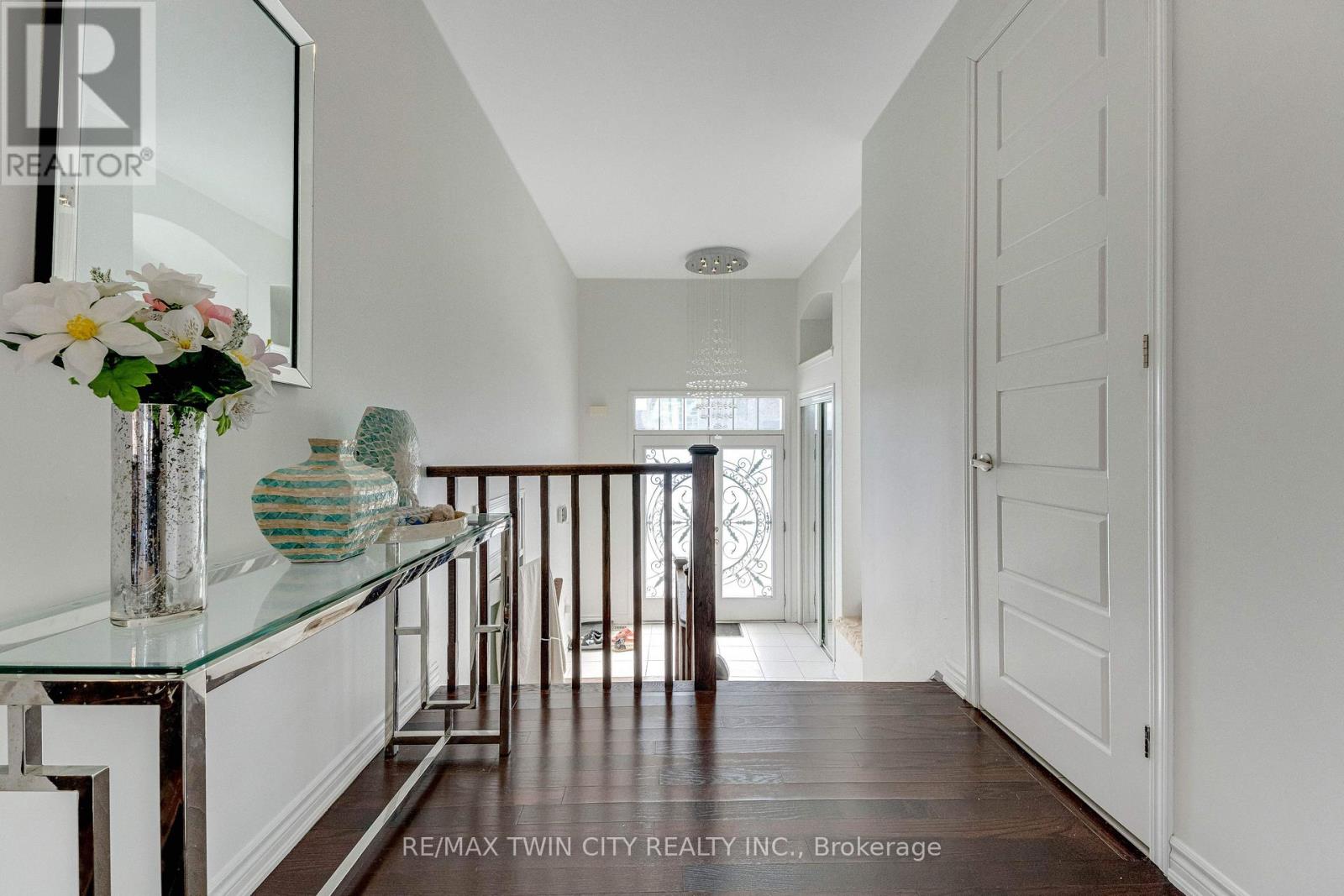 342 Seabrook Drive, Kitchener, Ontario  N2R 0L8 - Photo 4 - X12779974