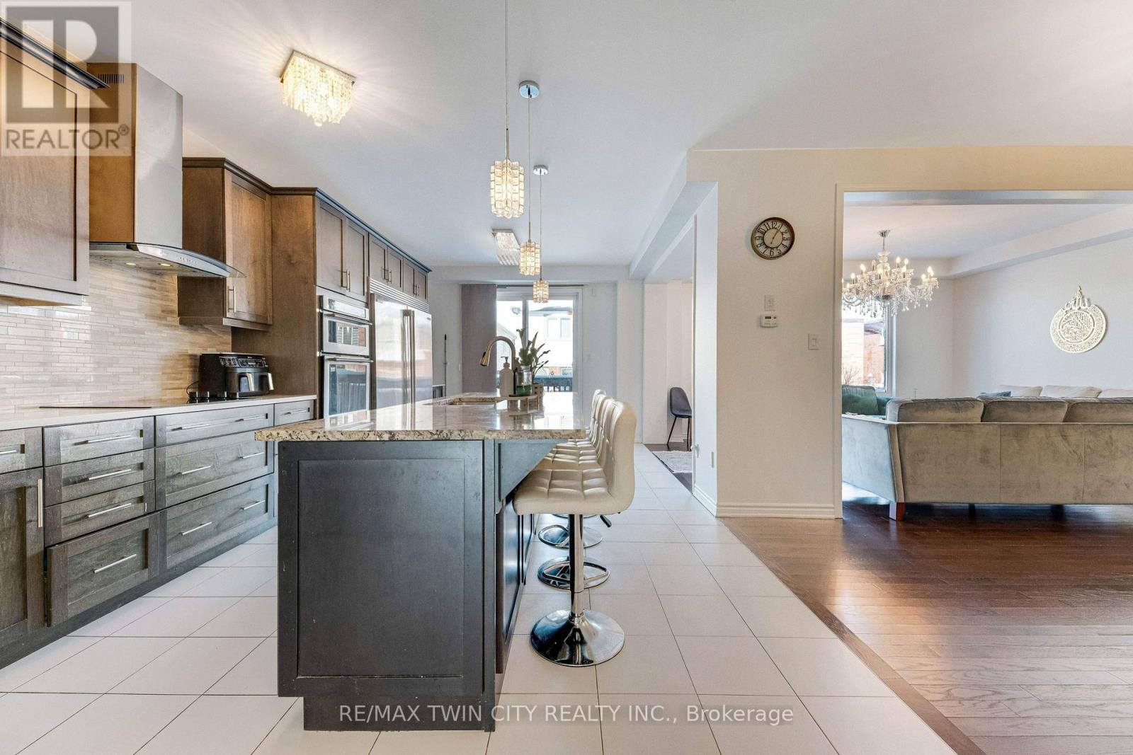 342 Seabrook Drive, Kitchener, Ontario  N2R 0L8 - Photo 5 - X12779974