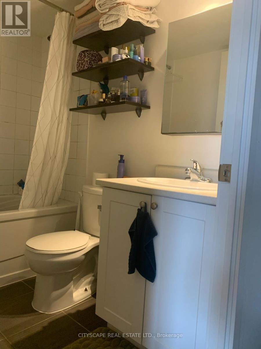 525 - 812 Lansdowne Avenue, Toronto, Ontario  M6H 4K5 - Photo 10 - W12759230