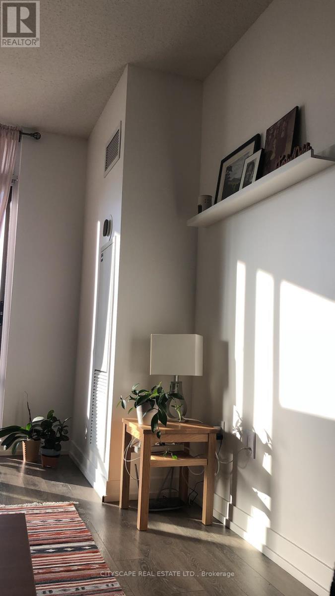 525 - 812 Lansdowne Avenue, Toronto, Ontario  M6H 4K5 - Photo 6 - W12759230