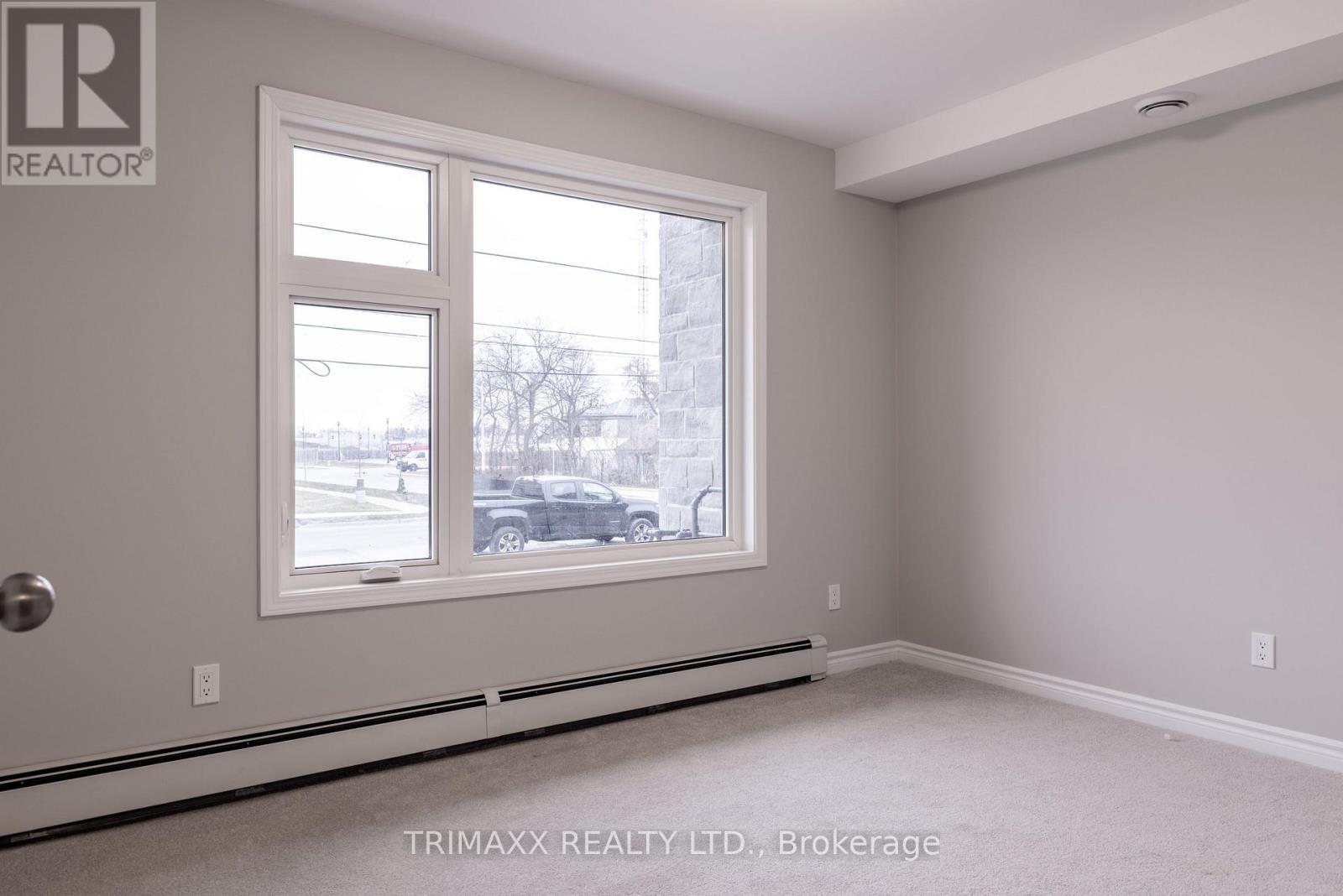 25b Oakdale Avenue, St. Catharines, Ontario  L2P 2B8 - Photo 10 - X12779866