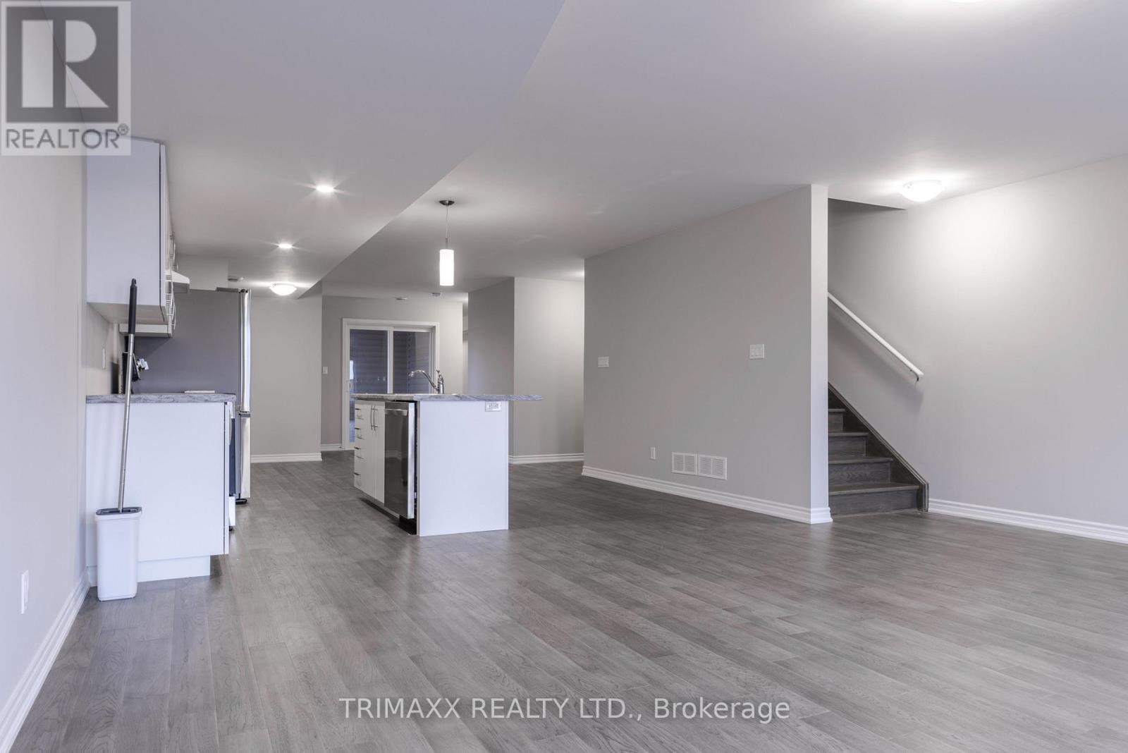 25b Oakdale Avenue, St. Catharines, Ontario  L2P 2B8 - Photo 21 - X12779866