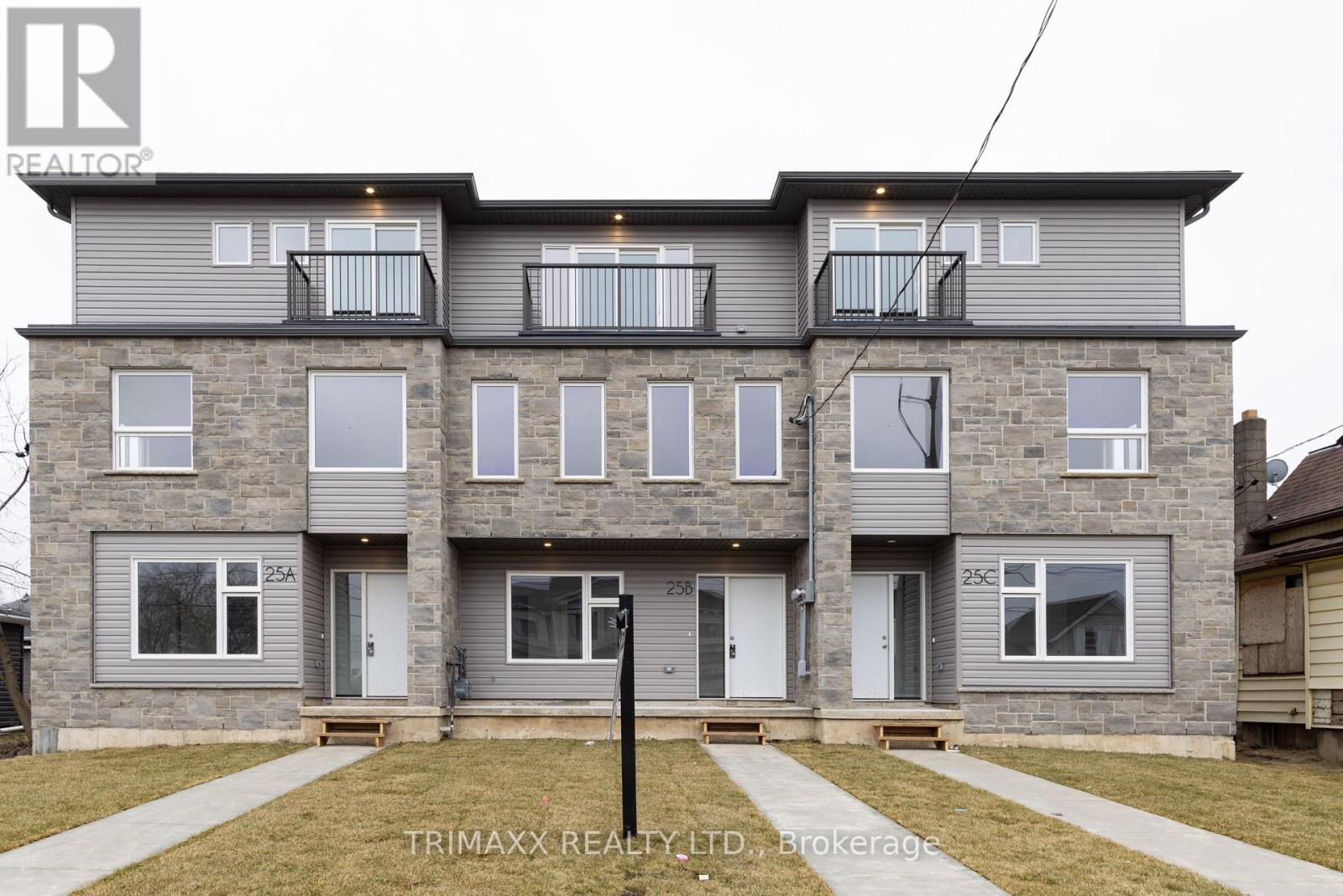 25b Oakdale Avenue, St. Catharines, Ontario  L2P 2B8 - Photo 2 - X12779866