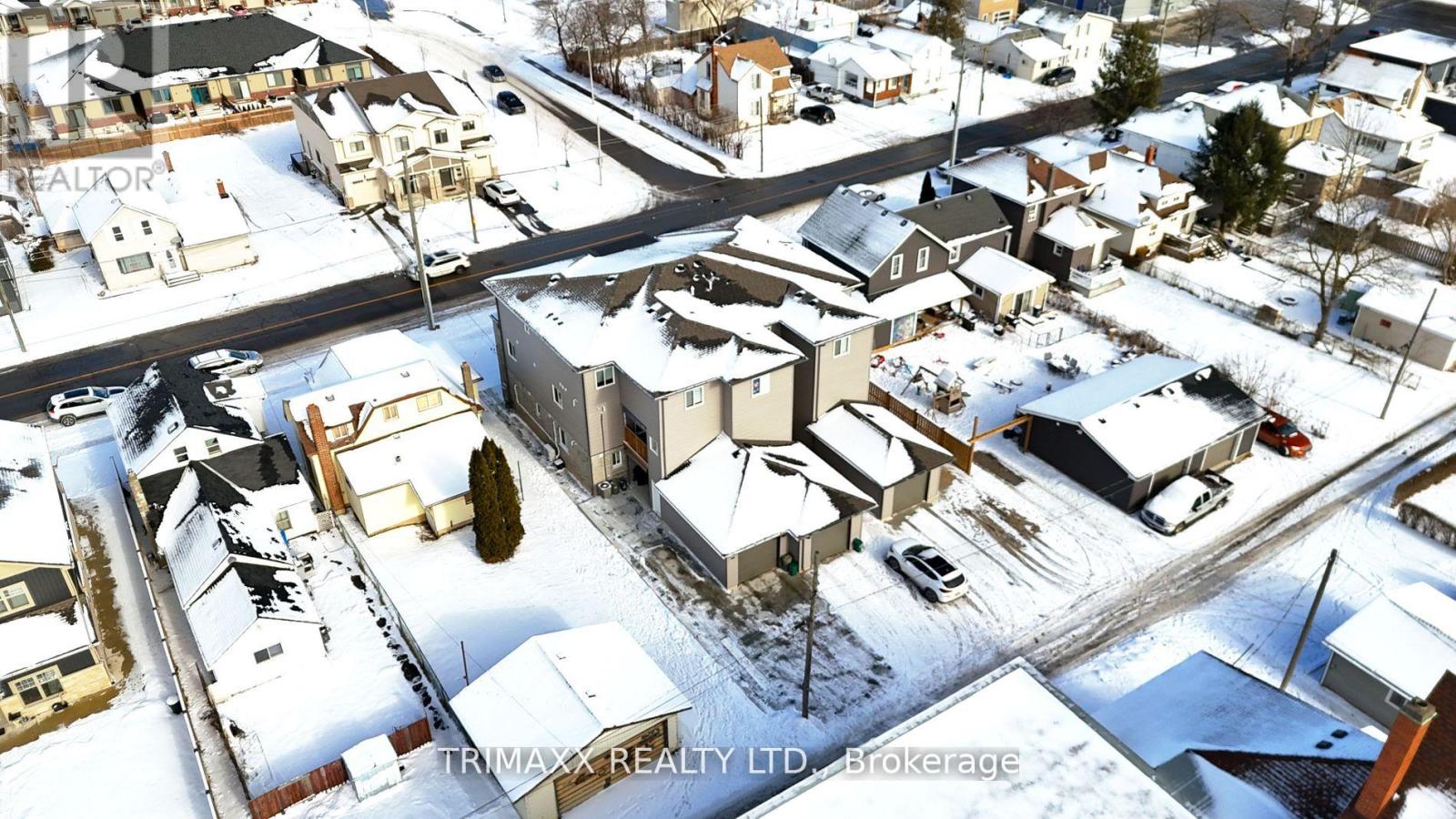 25b Oakdale Avenue, St. Catharines, Ontario  L2P 2B8 - Photo 41 - X12779866