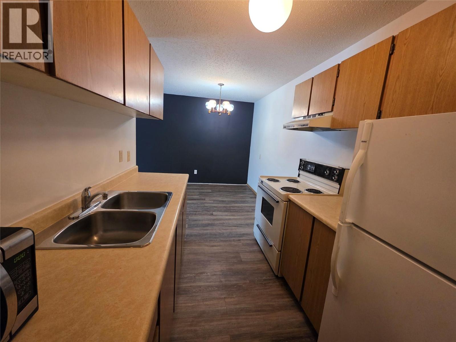 10 Cariboo Drive Unit# 408, Elkford, British Columbia  V0B 1H0 - Photo 7 - 10371834