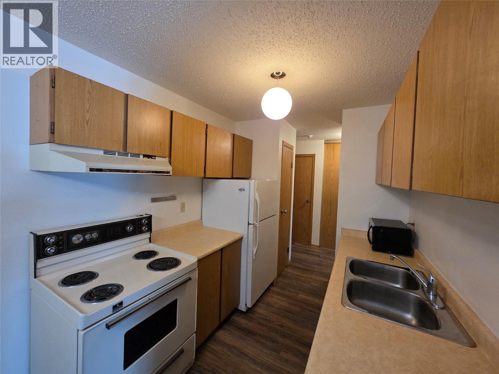 10 Cariboo Drive Unit# 408, Elkford, British Columbia  V0B 1H0 - Photo 8 - 10371834