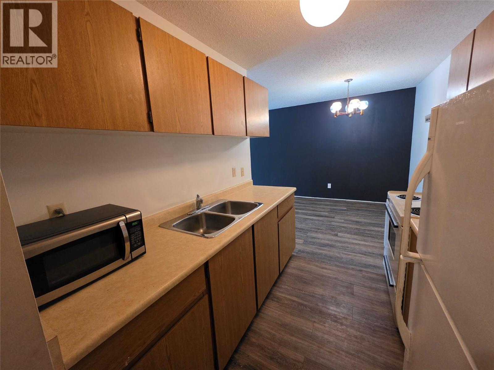 10 Cariboo Drive Unit# 408, Elkford, British Columbia  V0B 1H0 - Photo 6 - 10371834