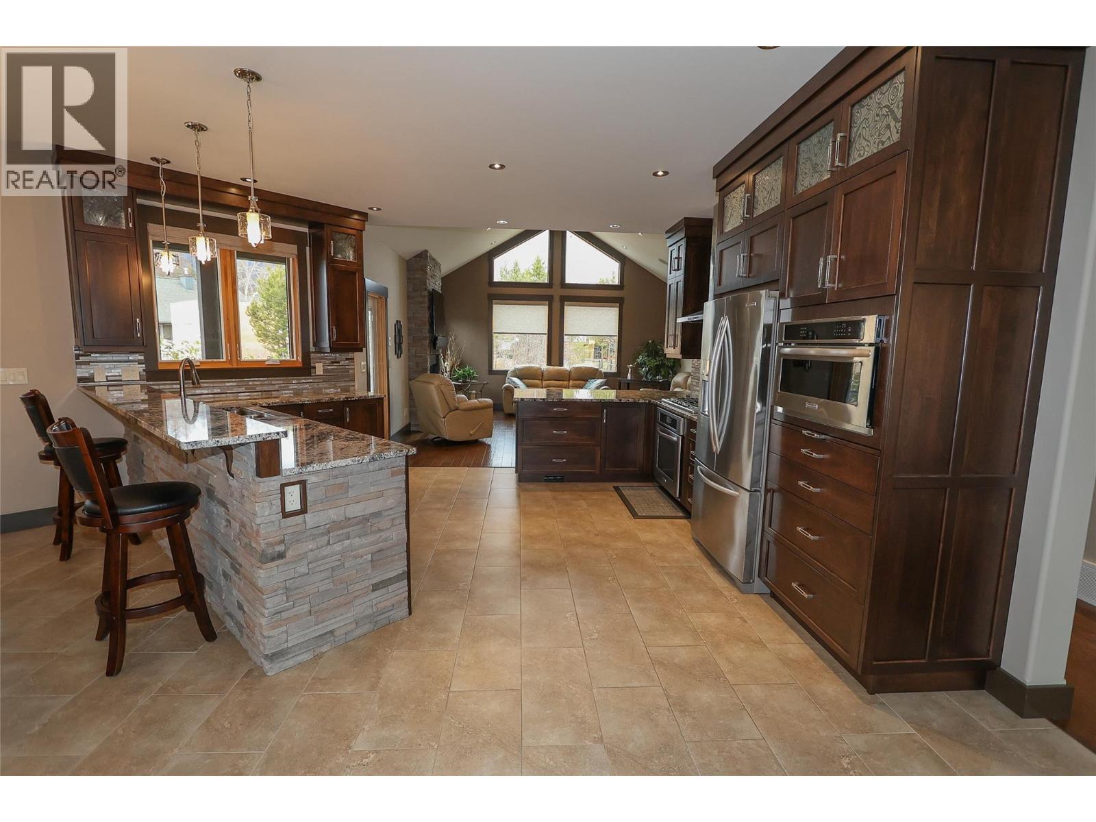 100 Forest Crowne Crescent, Kimberley, British Columbia V1A 0A4 - Photo 3 - 10369552