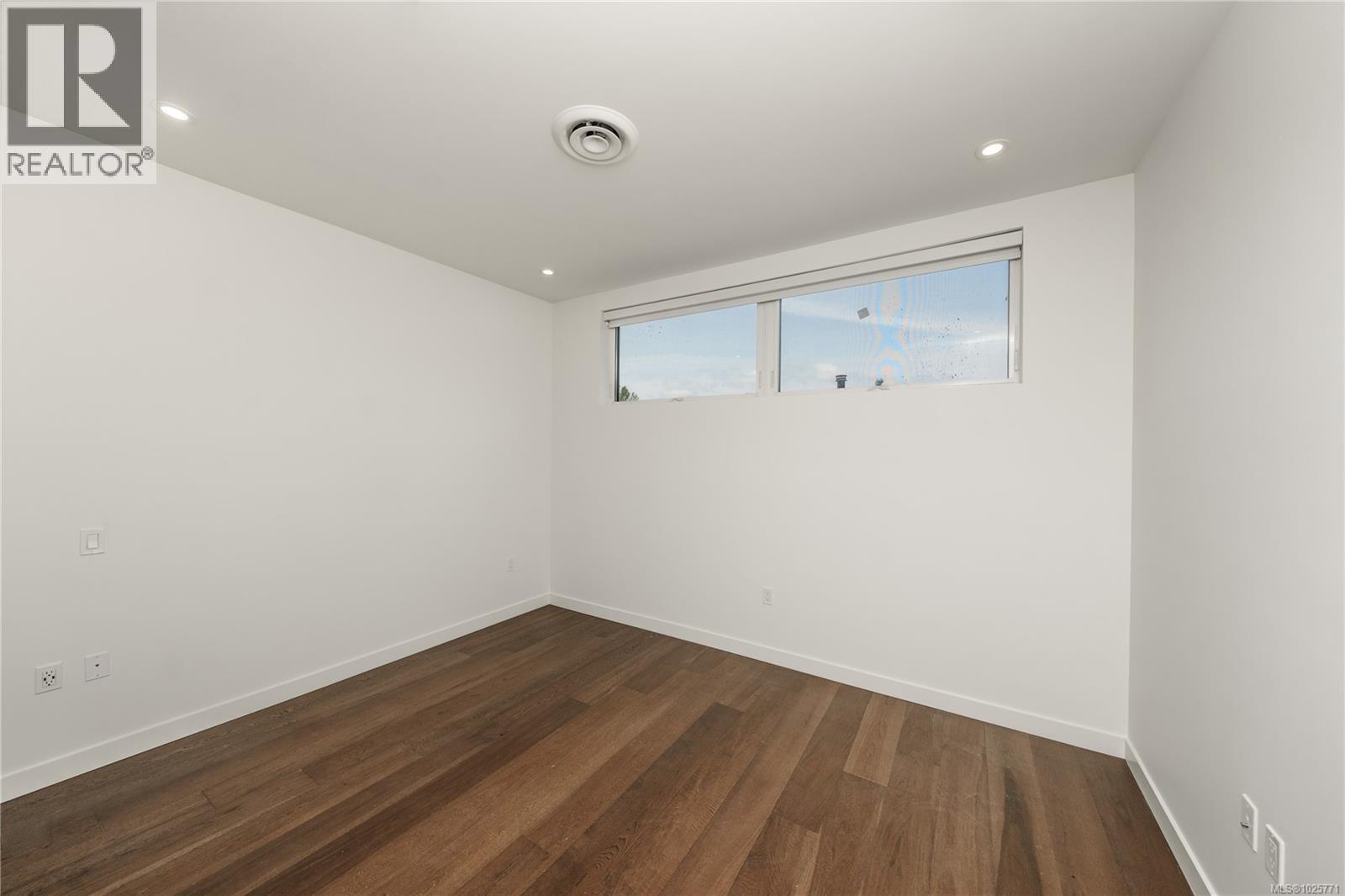 105 9570 Fifth St, Sidney, British Columbia  V8L 2W5 - Photo 11 - 1025771