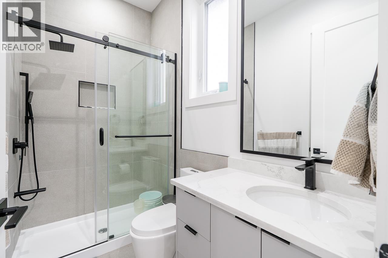 Listing Picture 12 of 40 : 8056 12TH AVENUE, Burnaby / 本拿比 - 魯藝地產 Yvonne Lu Group - MLS Medallion Club Member