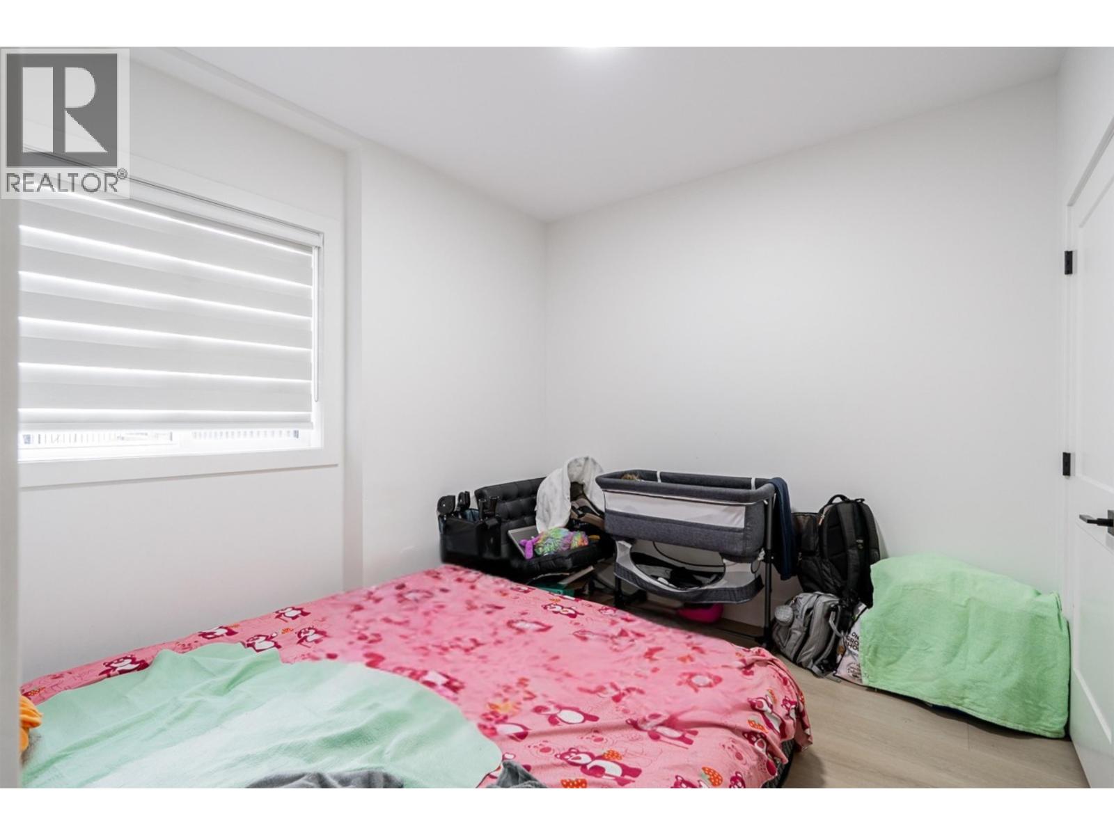 Listing Picture 33 of 40 : 8056 12TH AVENUE, Burnaby / 本拿比 - 魯藝地產 Yvonne Lu Group - MLS Medallion Club Member