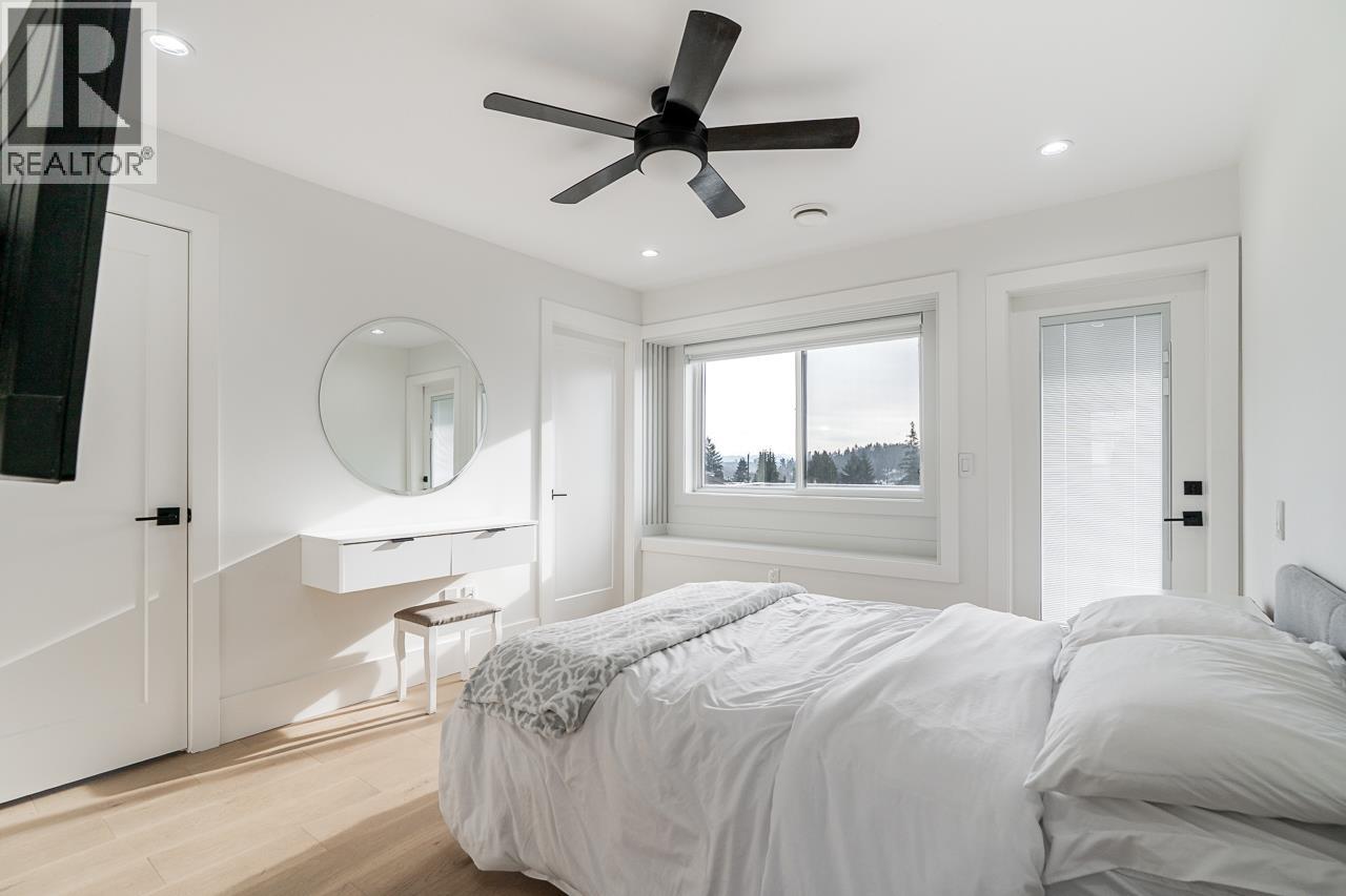 Listing Picture 21 of 40 : 8056 12TH AVENUE, Burnaby / 本拿比 - 魯藝地產 Yvonne Lu Group - MLS Medallion Club Member