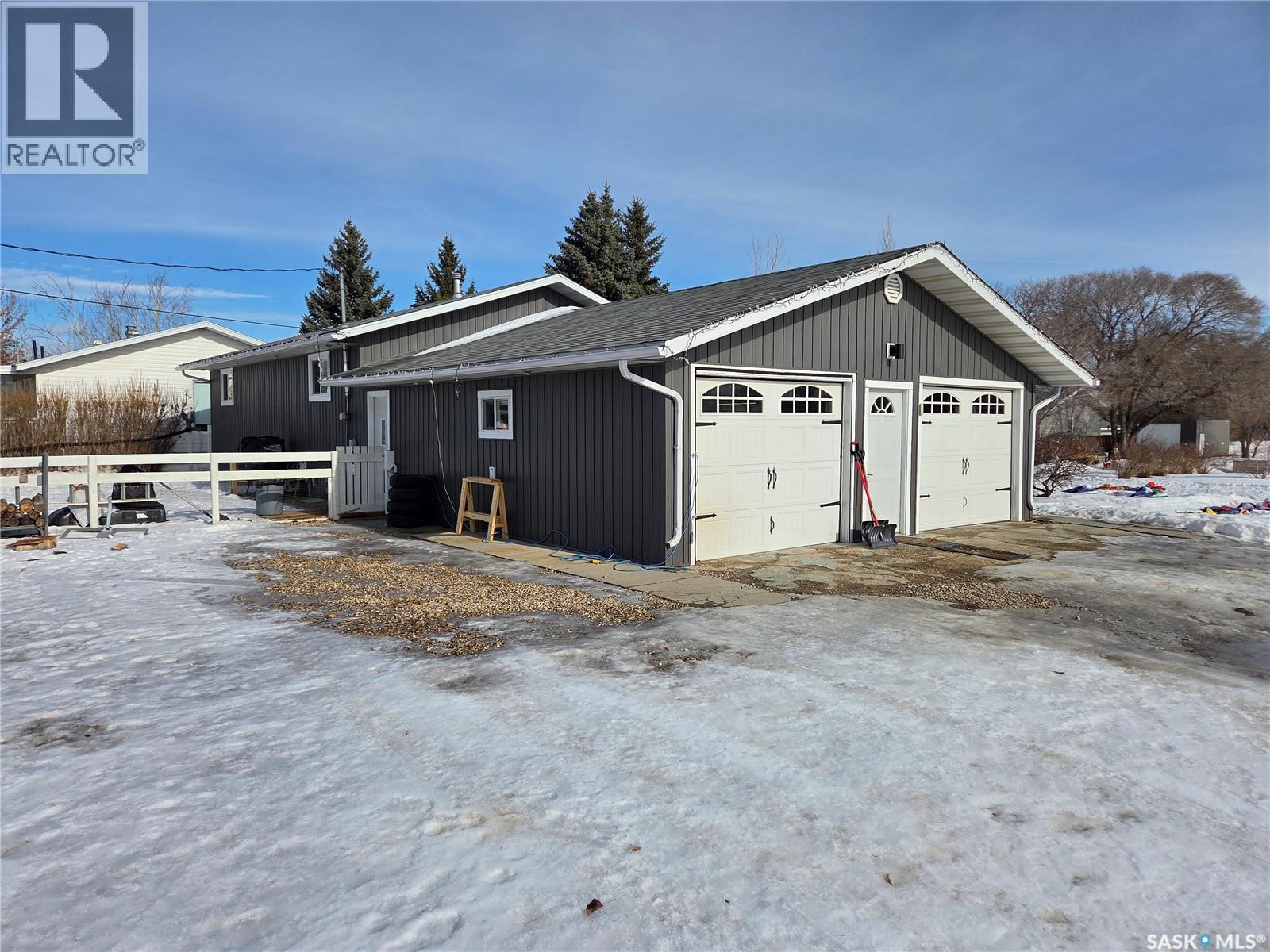 34 Lumsden Street, Manor, Saskatchewan  S0C 1R0 - Photo 4 - SK028306