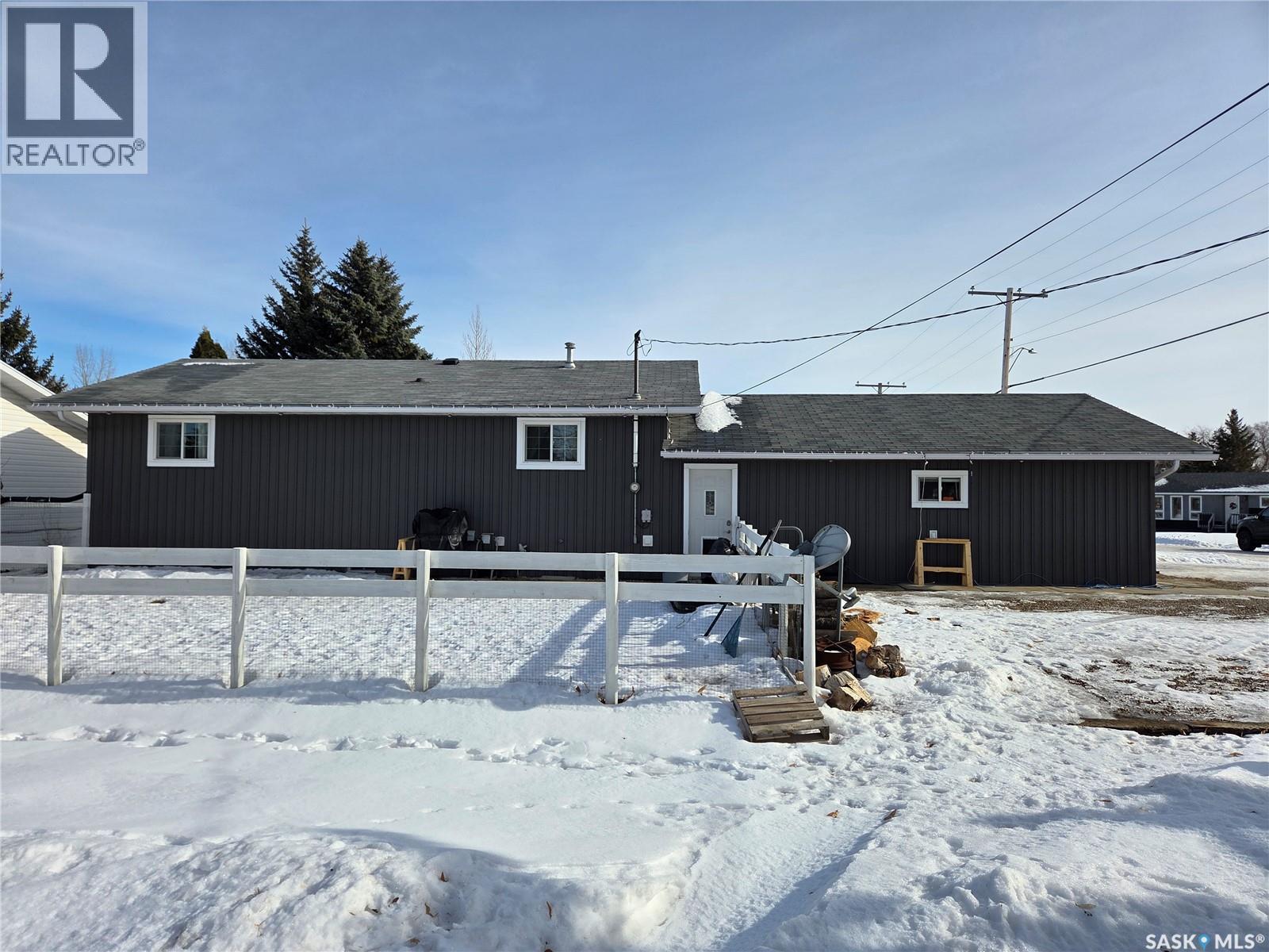 34 Lumsden Street, Manor, Saskatchewan  S0C 1R0 - Photo 6 - SK028306