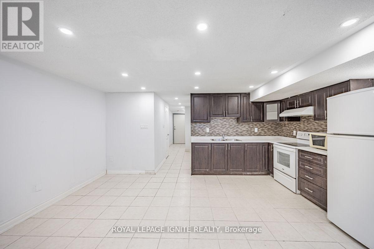 Bsmt - 8 Bunchberry Way, Brampton (Sandringham-Wellington), Ontario  L6R 2E6 - Photo 10 - W12779980