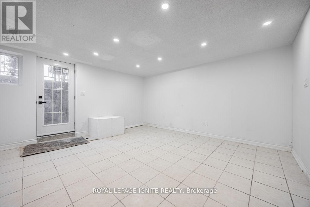 Bsmt - 8 Bunchberry Way, Brampton (Sandringham-Wellington), Ontario  L6R 2E6 - Photo 6 - W12779980