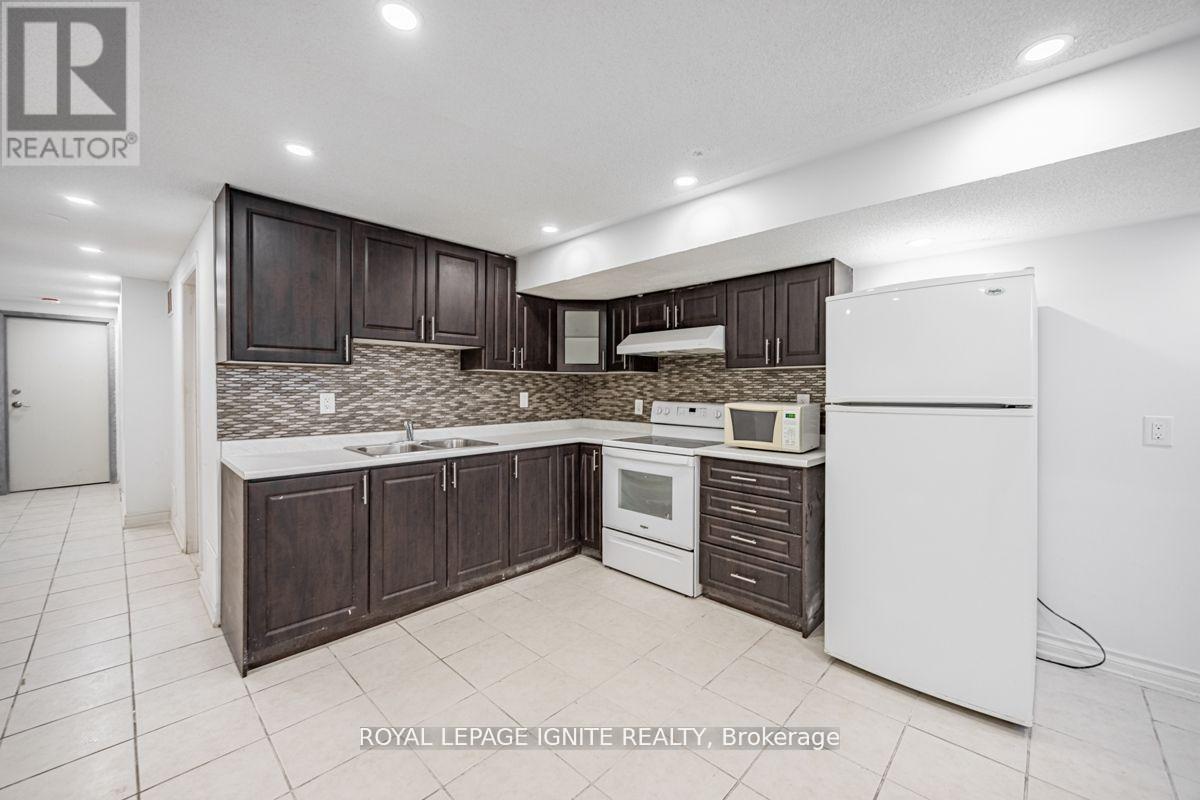 Bsmt - 8 Bunchberry Way, Brampton (Sandringham-Wellington), Ontario  L6R 2E6 - Photo 7 - W12779980